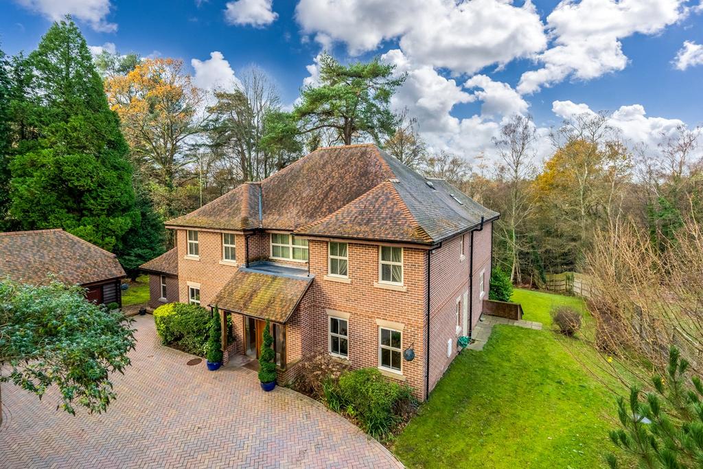 Roman Road, Chilworth, Southampton, Hampshire, SO16 5 bed detached house for sale £1,275,000