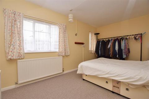 14 Meadowlands, Oxted, RH8 9BG