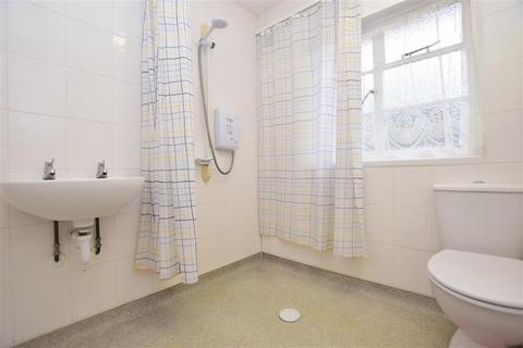 14 Meadowlands, Oxted, RH8 9BG