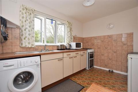 14 Meadowlands, Oxted, RH8 9BG