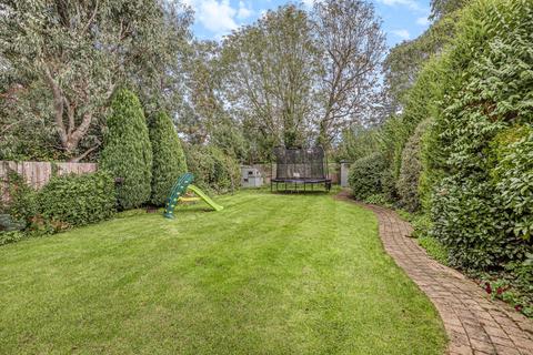 27 Ember Gardens, Thames Ditton, KT7 0LL