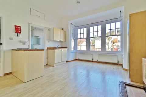 Studio to rent, Grosvenor Road, Finchley Central N3