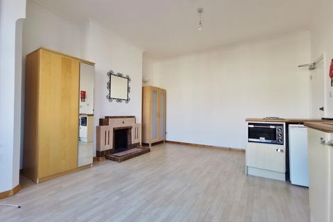 Studio to rent, Grosvenor Road, Finchley Central N3