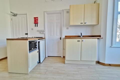 Studio to rent, Grosvenor Road, Finchley Central N3