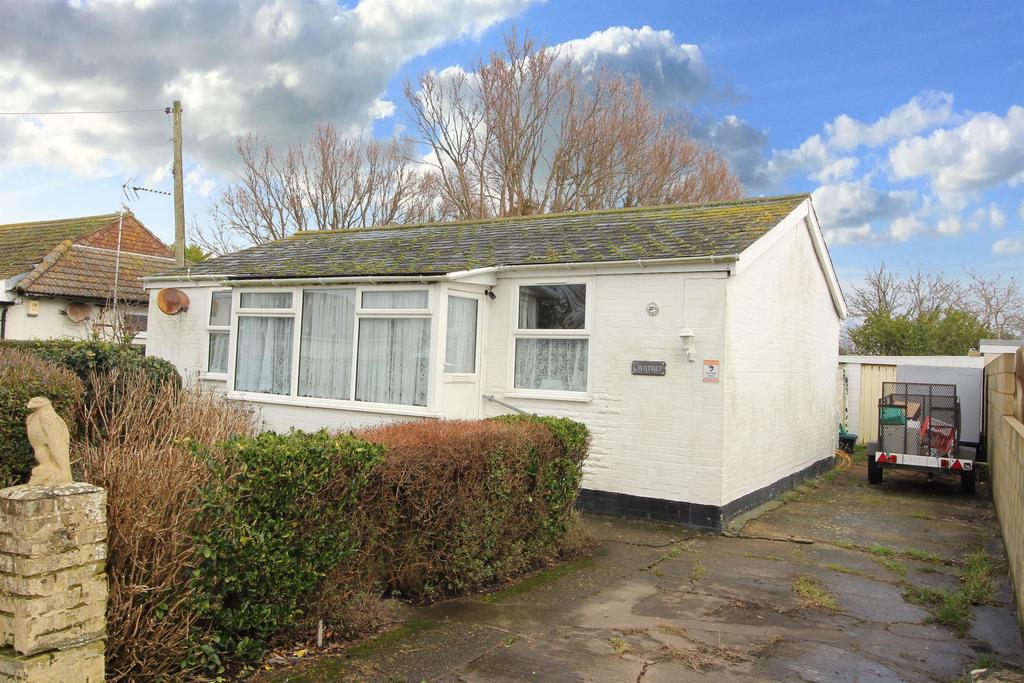 Marine Avenue, Dymchurch, Kent, TN29 0TR 2 bed bungalow £295,000