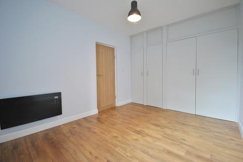 Flat 1, Rydens House Charlesfield, London, SE9 4PS