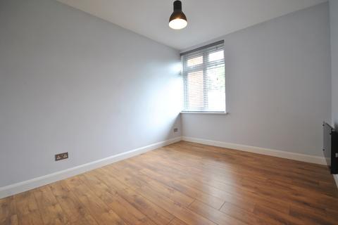 Flat 1, Rydens House Charlesfield, London, SE9 4PS