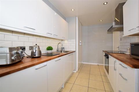 47 The Pines, Purley, CR8 2DZ