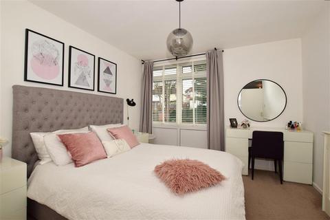 47 The Pines, Purley, CR8 2DZ