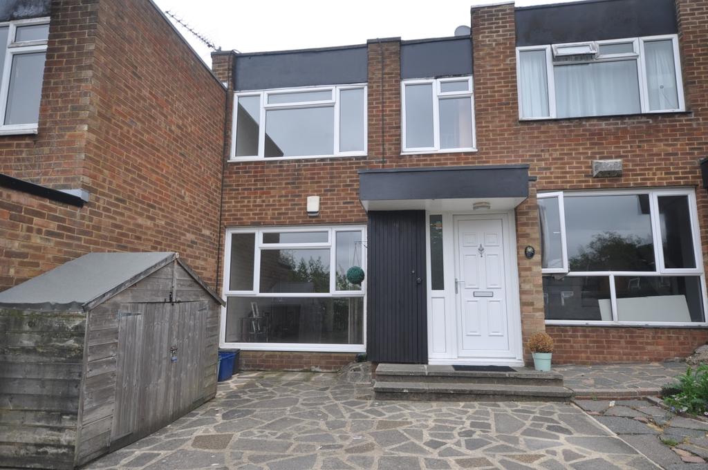 Deepfield Way Coulsdon CR5 3 bed terraced house £1,550 pcm (£358 pw)