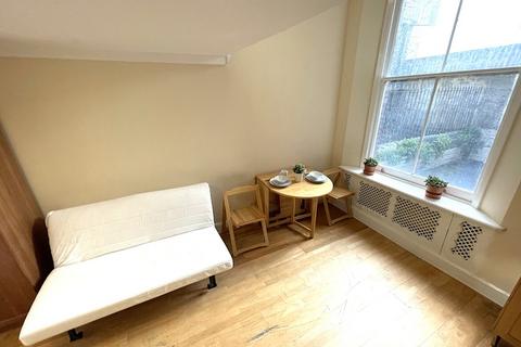 Studio to rent, Kensington Gardens Square, Bayswater, London  W2