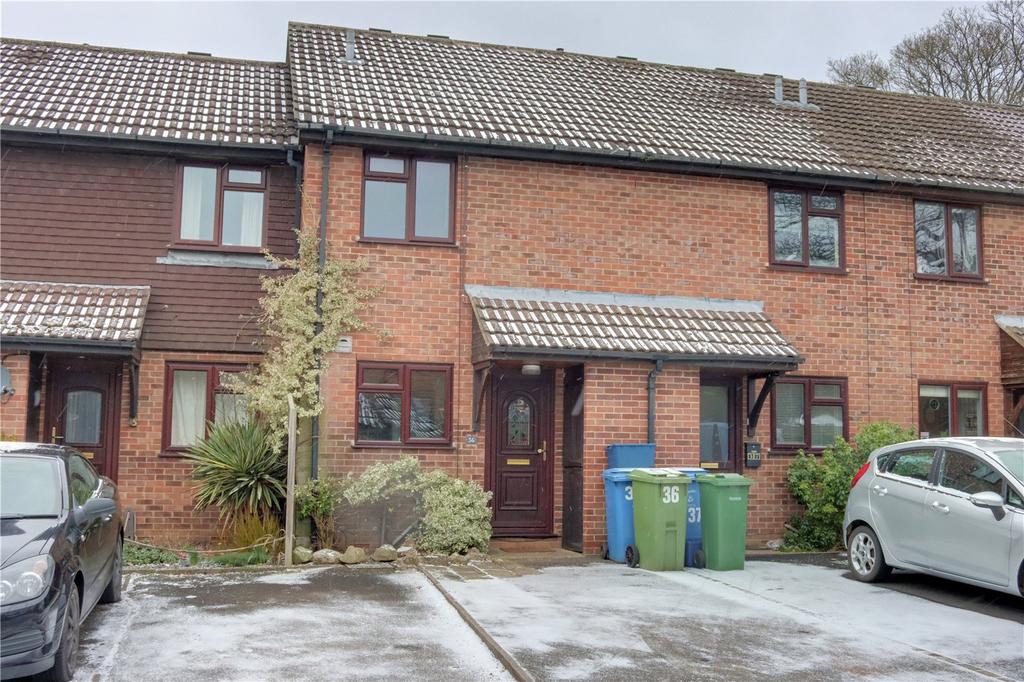 Beaumont Grove, Aldershot, GU11 2 bed terraced house £1,025 pcm (£237 pw)