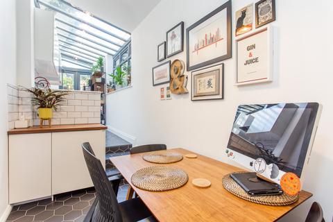 55b Carnarvon Road, Stratford, London, E15 4JW