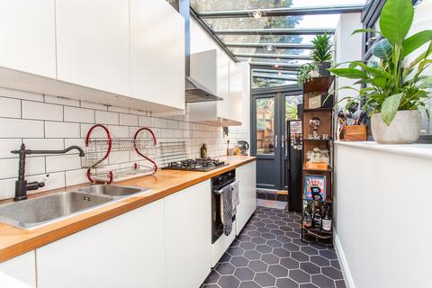 55b Carnarvon Road, Stratford, London, E15 4JW