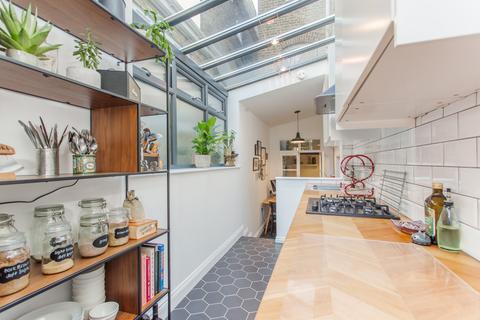 55b Carnarvon Road, Stratford, London, E15 4JW
