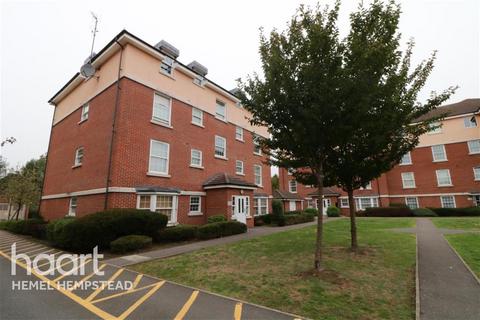 2 bedroom flat to rent, Merrifield Court