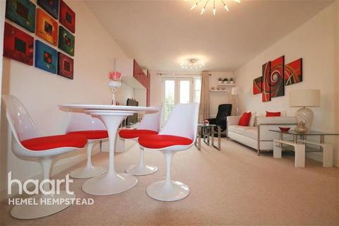 2 bedroom flat to rent, Merrifield Court