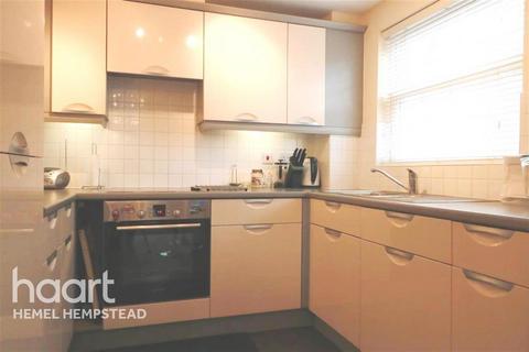 2 bedroom flat to rent, Merrifield Court