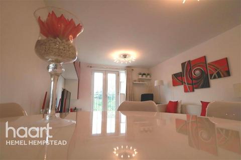 2 bedroom flat to rent, Merrifield Court