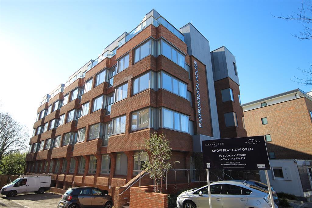 Farringdon House, Wood Street, East Grinstead, RH19 2 bed flat £265,000