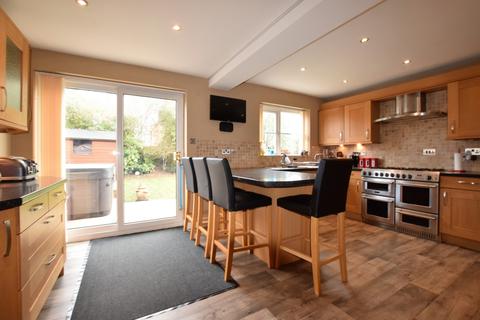 20 Veitch Gardens, Exeter, EX2 8AD