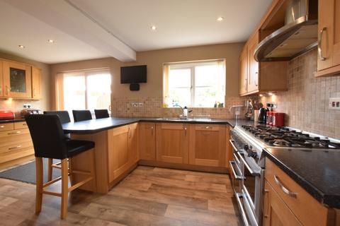 20 Veitch Gardens, Exeter, EX2 8AD