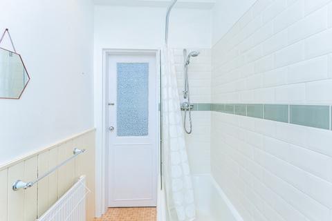 2 bedroom flat to rent, Trinity Crescent, Leith, Edinburgh, EH5