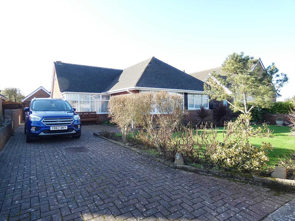 Finsbury Avenue, Fairhaven, Lytham St Annes 3 bed detached bungalow £