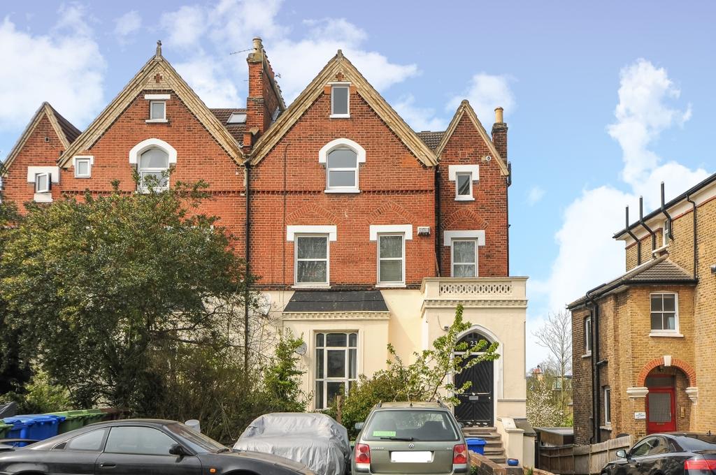 Woodvale Forest Hill SE23 2 bed flat £1,450 pcm (£335 pw)