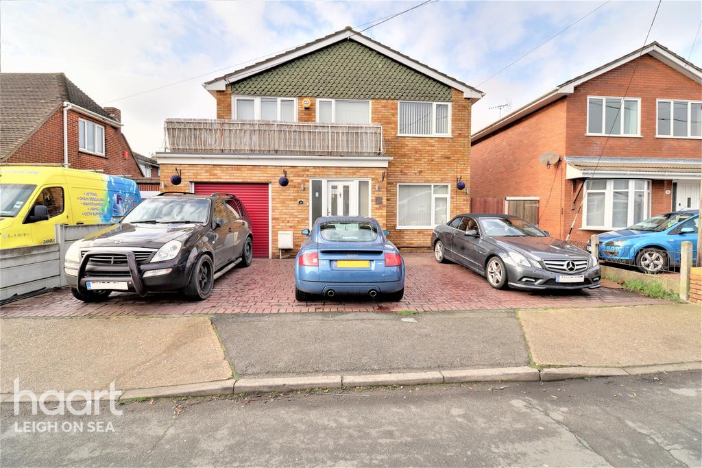 Maurice Road, Canvey Island 5 bed detached house £450,000