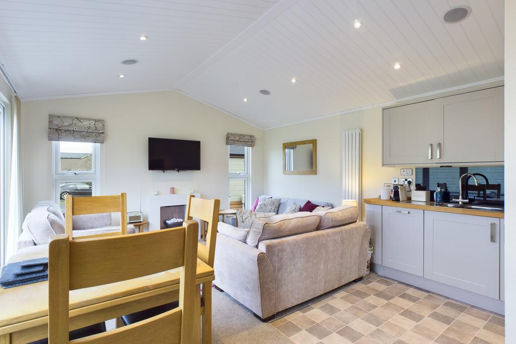 Lounge/Dining/Kitchen