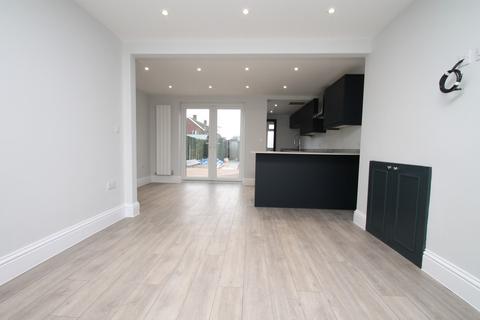 4 Pyms Road, Chelmsford, CM2 8PY