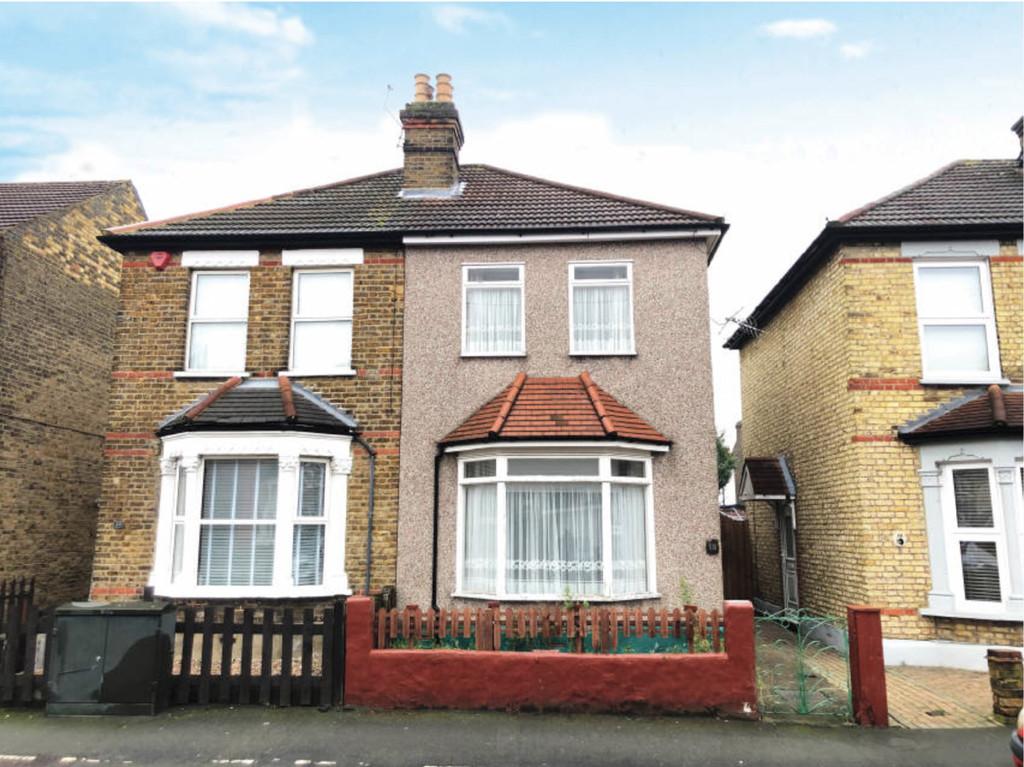 Drummond Road, Romford, RM7 3 bed terraced house £200,000