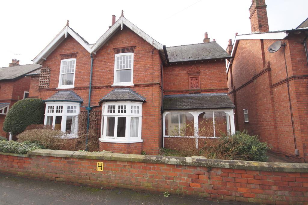 St. Giles Avenue, Lincoln 3 bed semidetached house £275,000