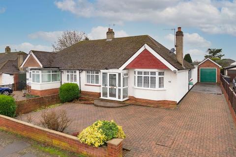 64 Greentrees Avenue, Tonbridge, TN10 4NE