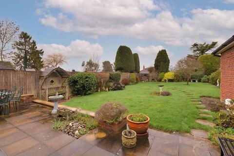 64 Greentrees Avenue, Tonbridge, TN10 4NE
