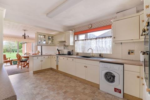 64 Greentrees Avenue, Tonbridge, TN10 4NE