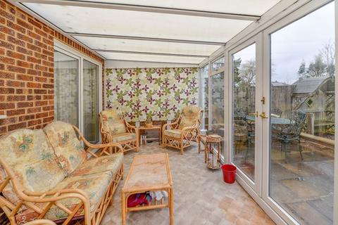 64 Greentrees Avenue, Tonbridge, TN10 4NE