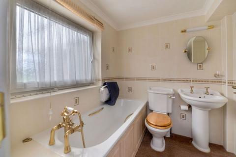64 Greentrees Avenue, Tonbridge, TN10 4NE
