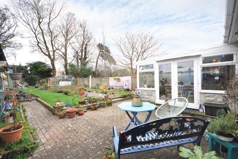 6 Springfield Close, Trowbridge, BA14 8TB