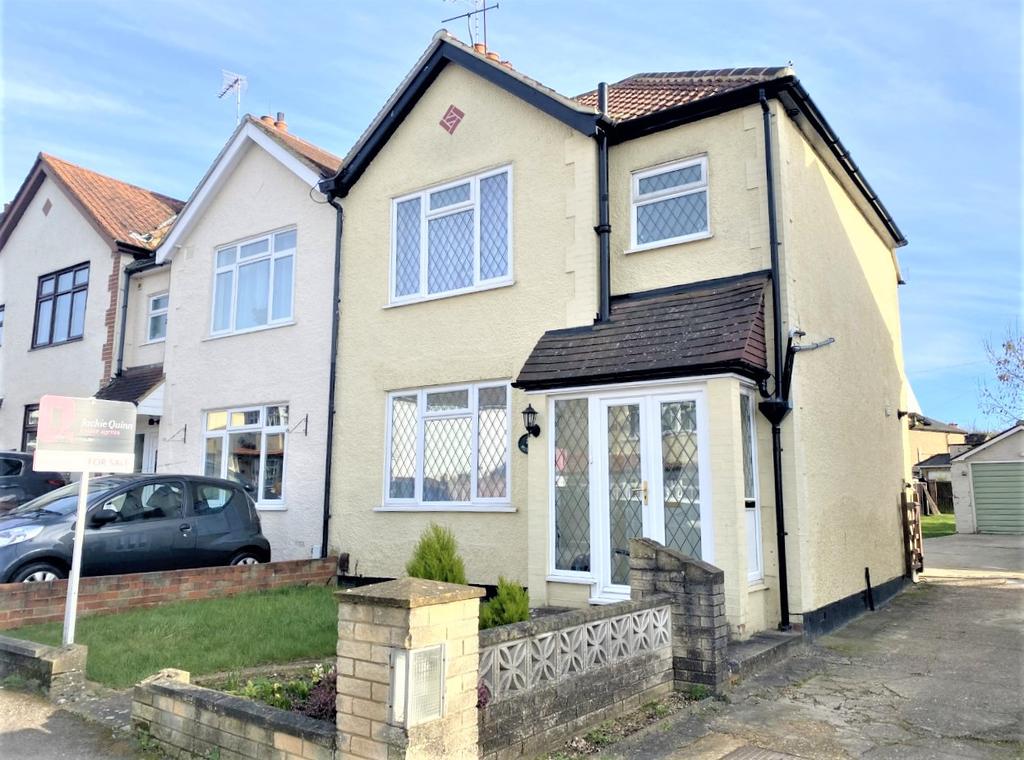 The Wells, Epsom 3 bed semidetached house £500,000