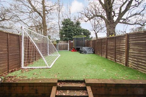 13 Carrington Square, Harrow, HA3 6TF