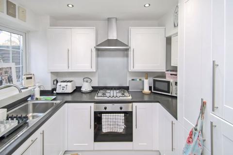 13 Carrington Square, Harrow, HA3 6TF
