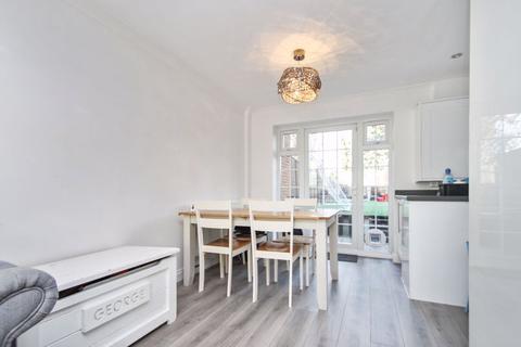 13 Carrington Square, Harrow, HA3 6TF