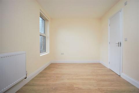 Property to rent, High Road, North Finchley N12