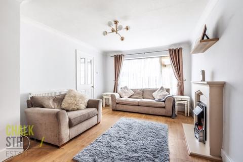 12 Bradwell Close, Hornchurch, RM12 5PR