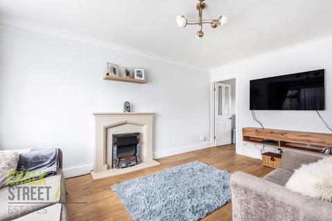12 Bradwell Close, Hornchurch, RM12 5PR