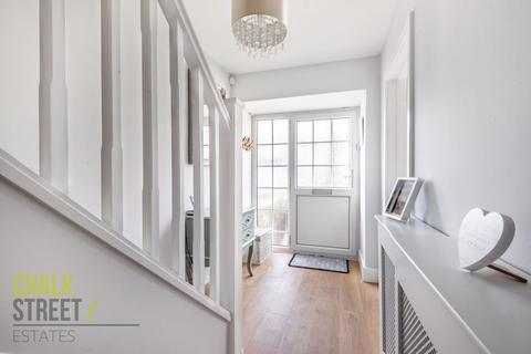 12 Bradwell Close, Hornchurch, RM12 5PR