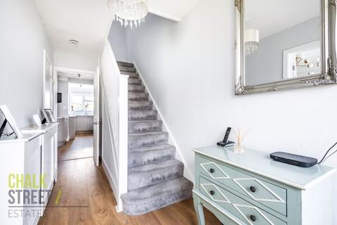 12 Bradwell Close, Hornchurch, RM12 5PR