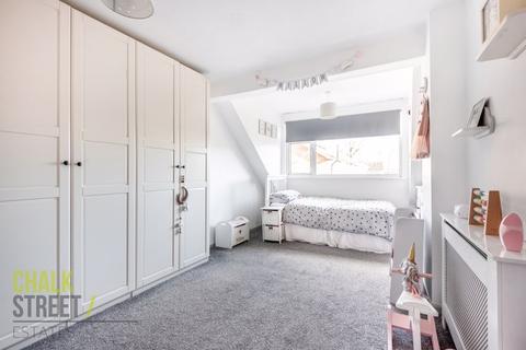 12 Bradwell Close, Hornchurch, RM12 5PR